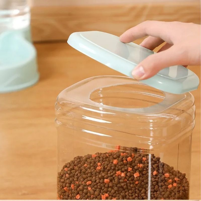 distributeur-croquettes-et-eau-pour-chat-pratique