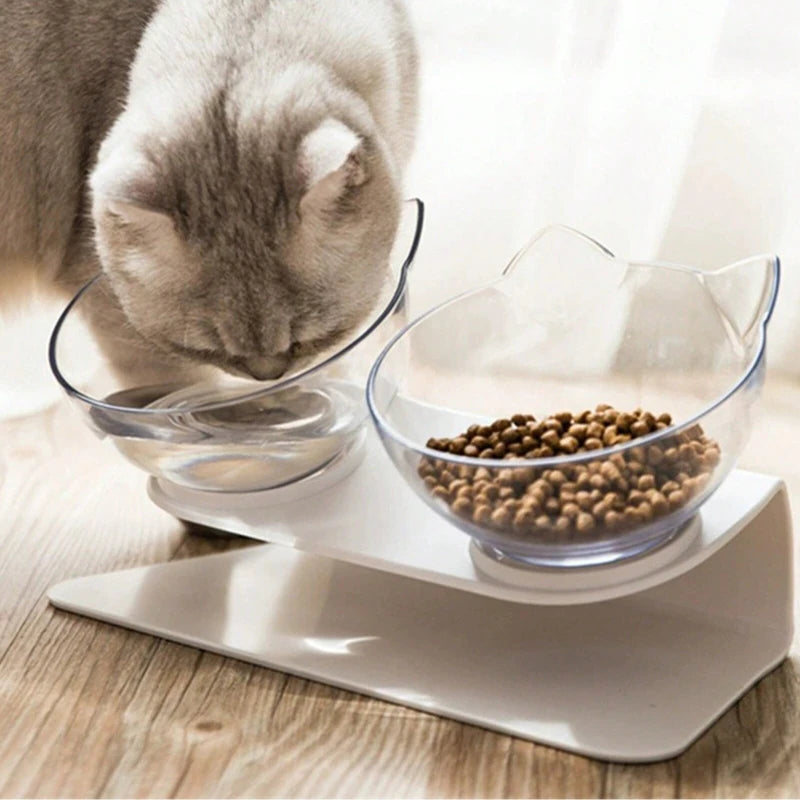 Design ergonomique de la gamelle pour chat alliant confort et praticité.