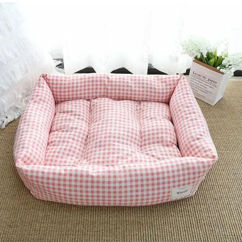 Panier pour chat Ă carreaux rose