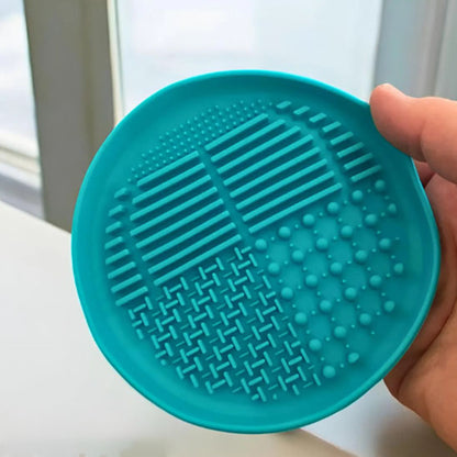 Gamelle anti-glouton chat en silicone bleue texturée : pour chat vorace, surface antidérapante, prévient gloutonnerie.