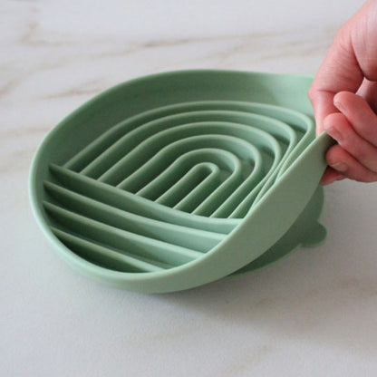 Gamelle anti-glouton chat en silicone verte : pour chat glouton, labyrinthe souple tenu en main, ralentit croquettes flexible.