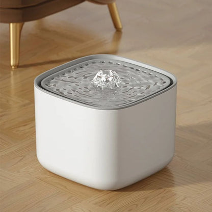 Fontaine à eau chat silencieuse et automatique de capacité de 3L, design moderne et pratique.
