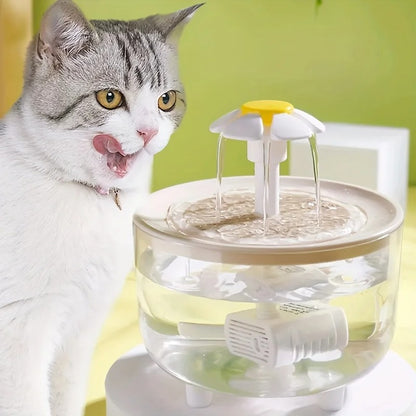 Chat curieux buvant dans une fontaine à eau automatique silencieuse sur une table avec un fond lumineux.