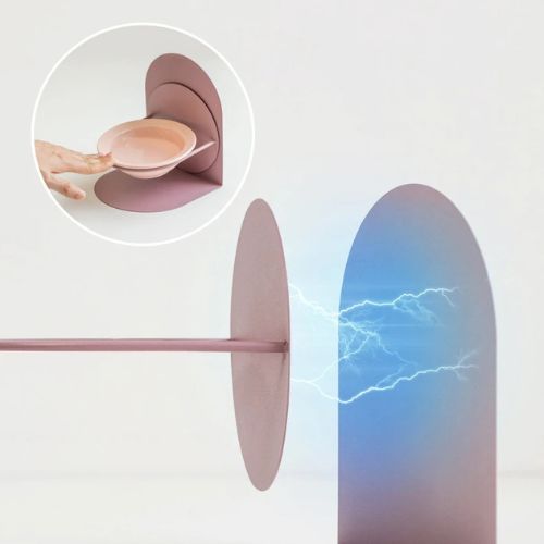 Gros plan sur une gamelle chat avec système magnétique pour se fixer à un support