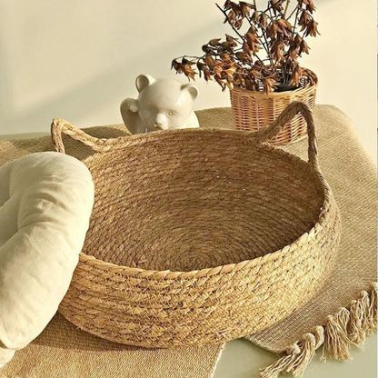 Panier en osier pour chat avec coussin amovible beige à côté