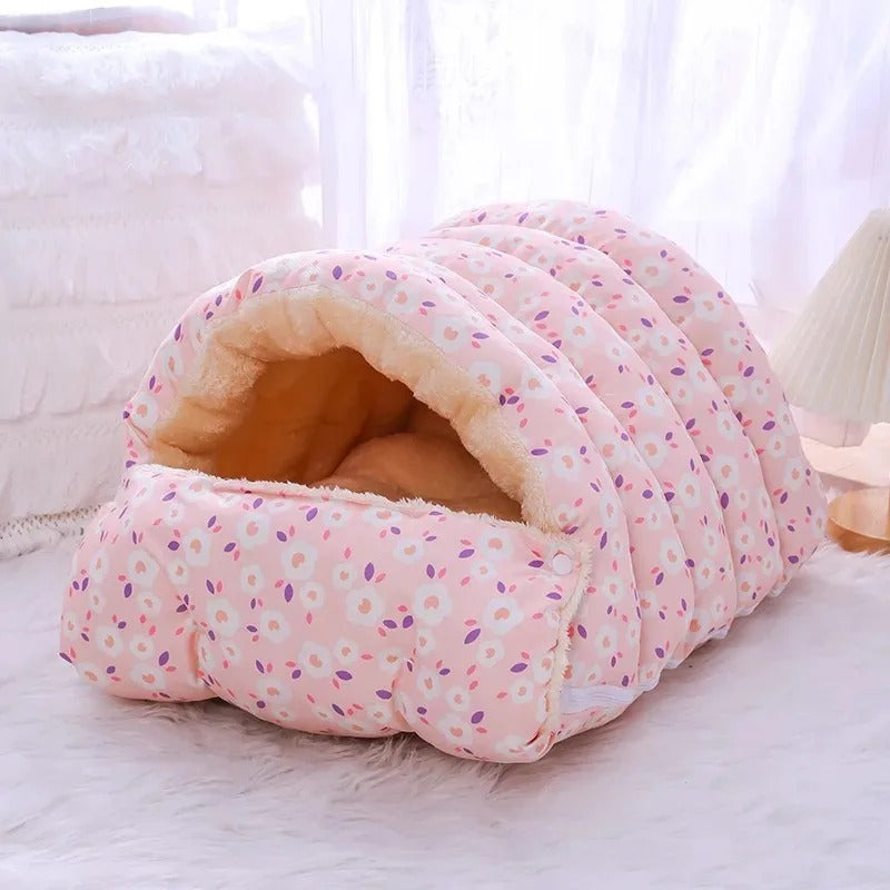 Sac de couchage pour chat rose.